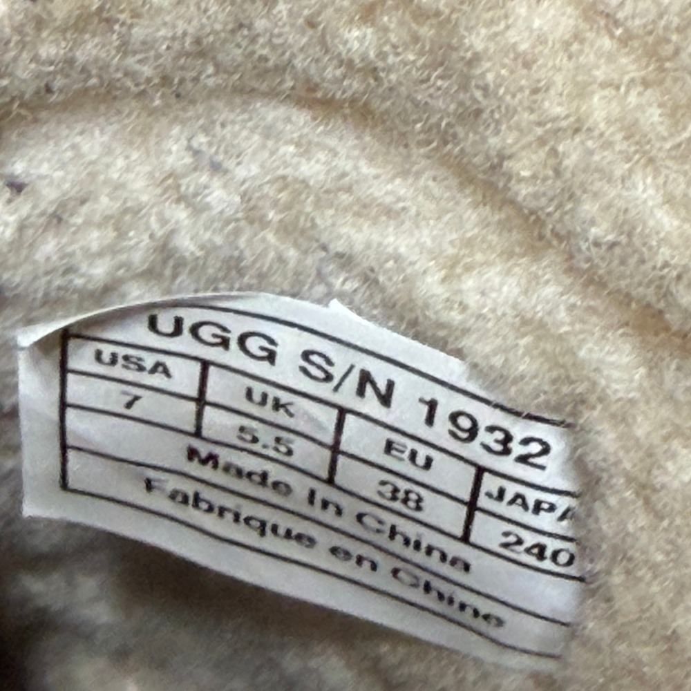UGG Australia Mini Boots Women 7 Black Leather Shearling Lined Cozy Casual - Picture 9 of 11
